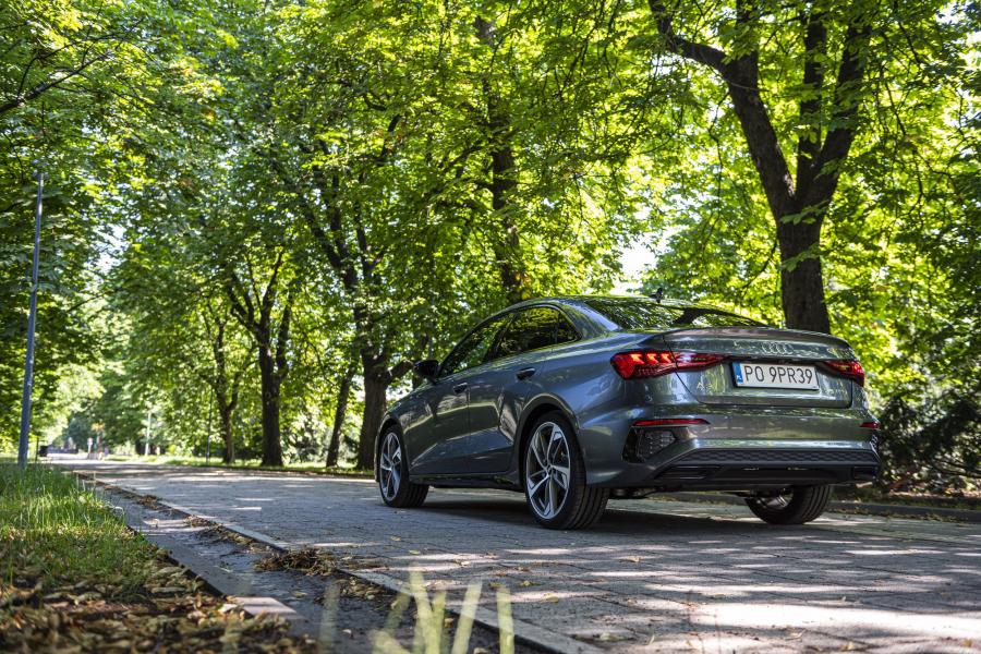  Audi A3 Sedan 35 TFSI S-Line 2020 года  (WW) (фото 24 из 40)